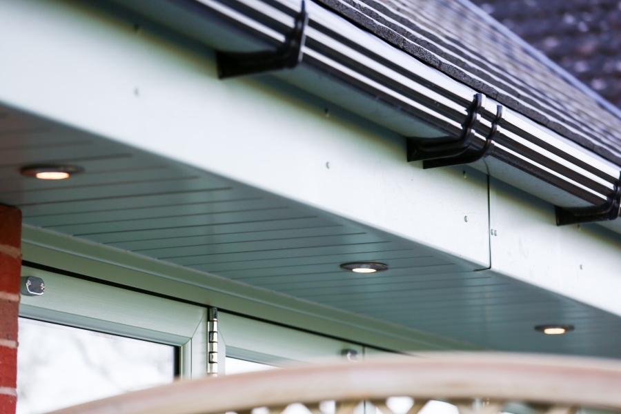 Liniar fascia and soffit roofline