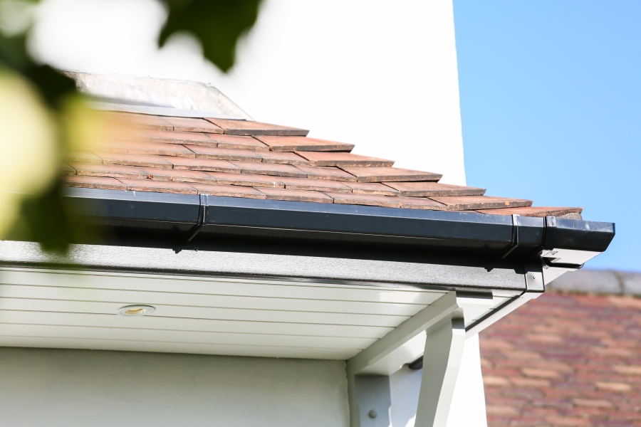 Liniar fascia and soffit roofline