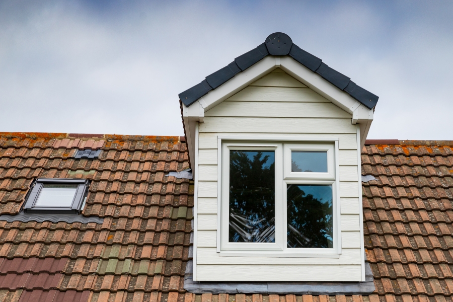 Liniar fascia and soffit roofline